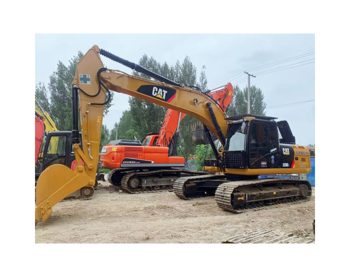 CAT 320DL Excavator - Lánctalpas kotró: 1 kép. CAT 320DL Excavator - Lánctalpas kotró: 1 kép.