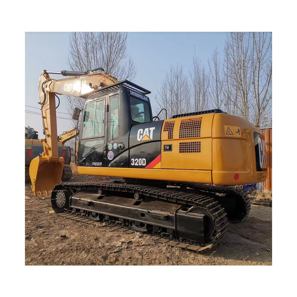 CAT 320DL Excavator - Lánctalpas kotró: 3 kép. CAT 320DL Excavator - Lánctalpas kotró: 3 kép.