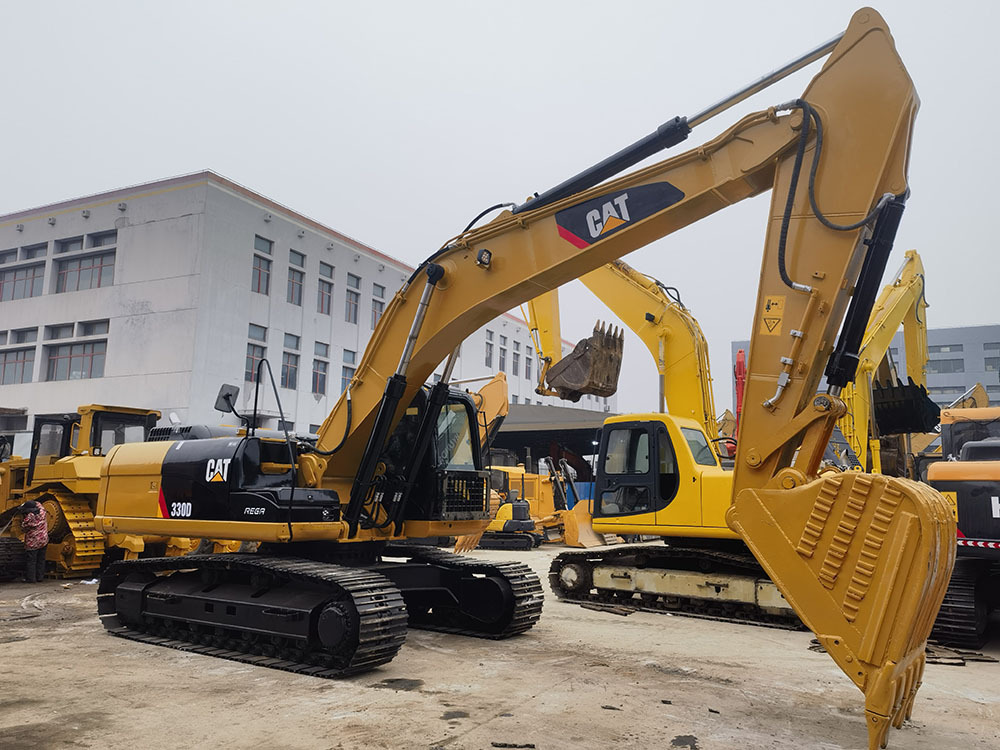 CAT 330D Excavator - Lánctalpas kotró: 1 kép. CAT 330D Excavator - Lánctalpas kotró: 1 kép.