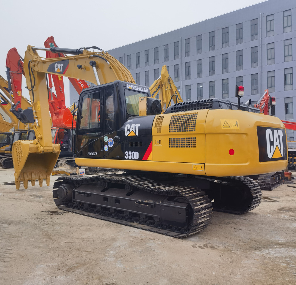CAT 330D Excavator - Lánctalpas kotró: 4 kép. CAT 330D Excavator - Lánctalpas kotró: 4 kép.