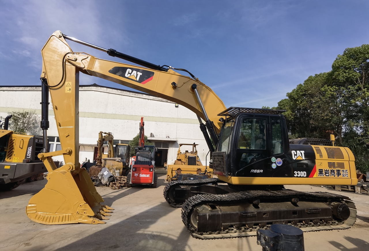 CAT 330D excavators - Lánctalpas kotró: 3 kép. CAT 330D excavators - Lánctalpas kotró: 3 kép.