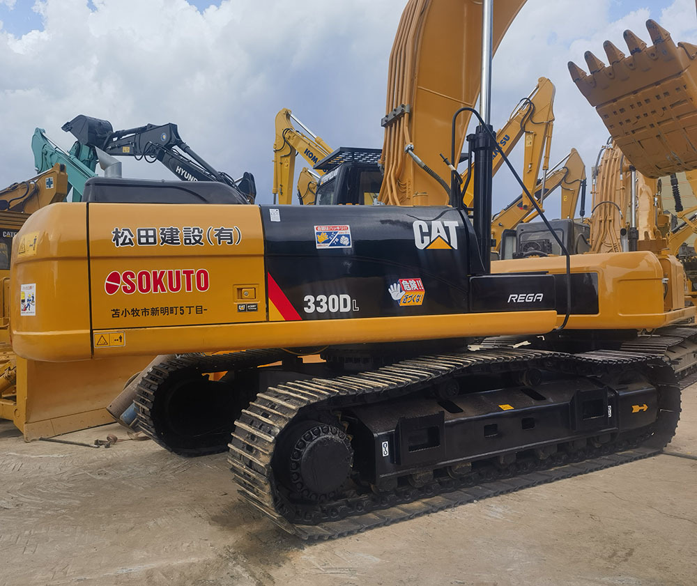 CAT 330DL excavator - Lánctalpas kotró: 3 kép. CAT 330DL excavator - Lánctalpas kotró: 3 kép.