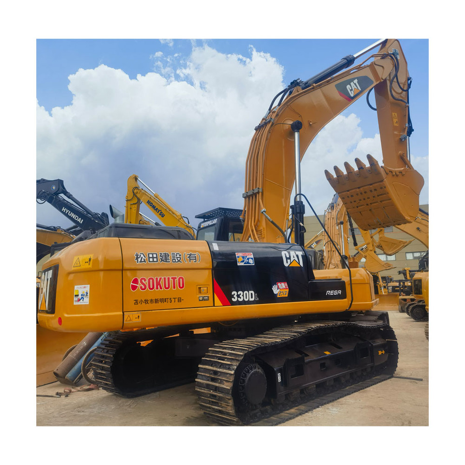 CAT 330DL excavator - Lánctalpas kotró: 1 kép. CAT 330DL excavator - Lánctalpas kotró: 1 kép.