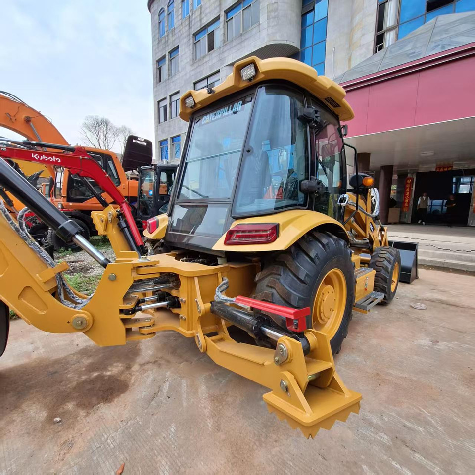CAT 420F Backhoe Loader - Kotrórakodó: 3 kép. CAT 420F Backhoe Loader - Kotrórakodó: 3 kép.