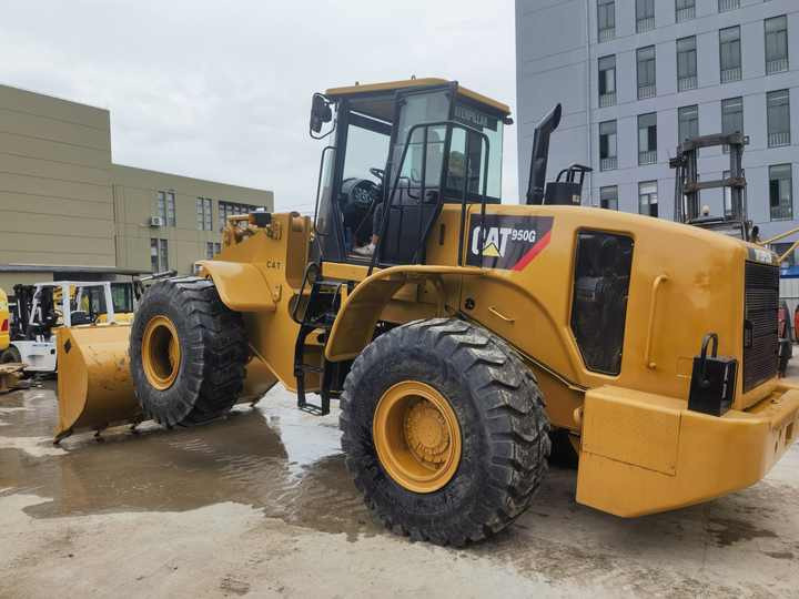CAT 950G - Gumikerekes homlokrakodó: 5 kép. CAT 950G - Gumikerekes homlokrakodó: 5 kép.