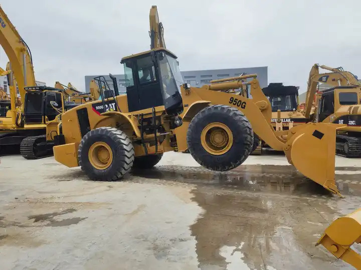 CAT 950G - Gumikerekes homlokrakodó: 3 kép. CAT 950G - Gumikerekes homlokrakodó: 3 kép.
