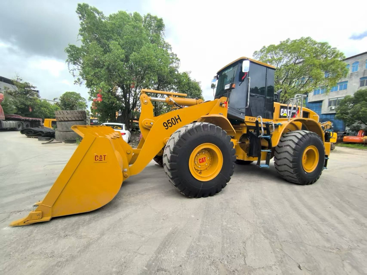 CAT 950H Loader - Gumikerekes homlokrakodó: 5 kép. CAT 950H Loader - Gumikerekes homlokrakodó: 5 kép.
