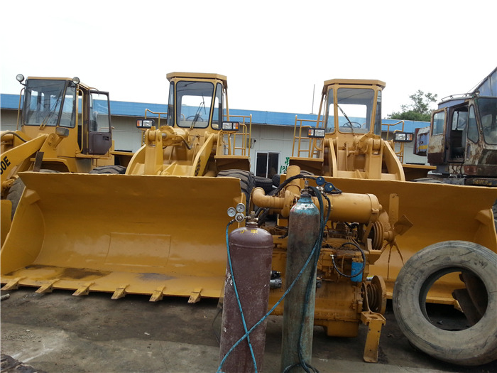 CAT 966F - Gumikerekes homlokrakodó: 2 kép. CAT 966F - Gumikerekes homlokrakodó: 2 kép.