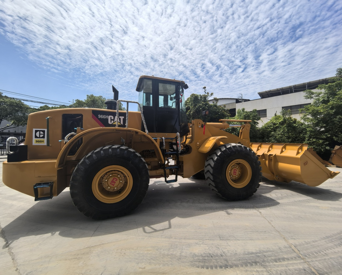 CAT 966H wheel loader - Gumikerekes homlokrakodó: 5 kép. CAT 966H wheel loader - Gumikerekes homlokrakodó: 5 kép.