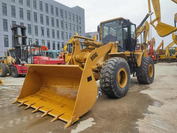 CAT 980G Loader - Gumikerekes homlokrakodó: 1 kép. CAT 980G Loader - Gumikerekes homlokrakodó: 1 kép.