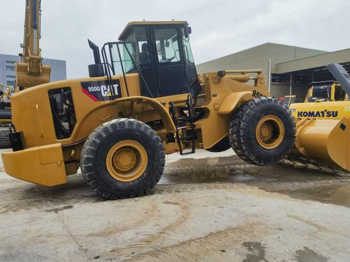 CAT 980G Loader - Gumikerekes homlokrakodó: 4 kép. CAT 980G Loader - Gumikerekes homlokrakodó: 4 kép.