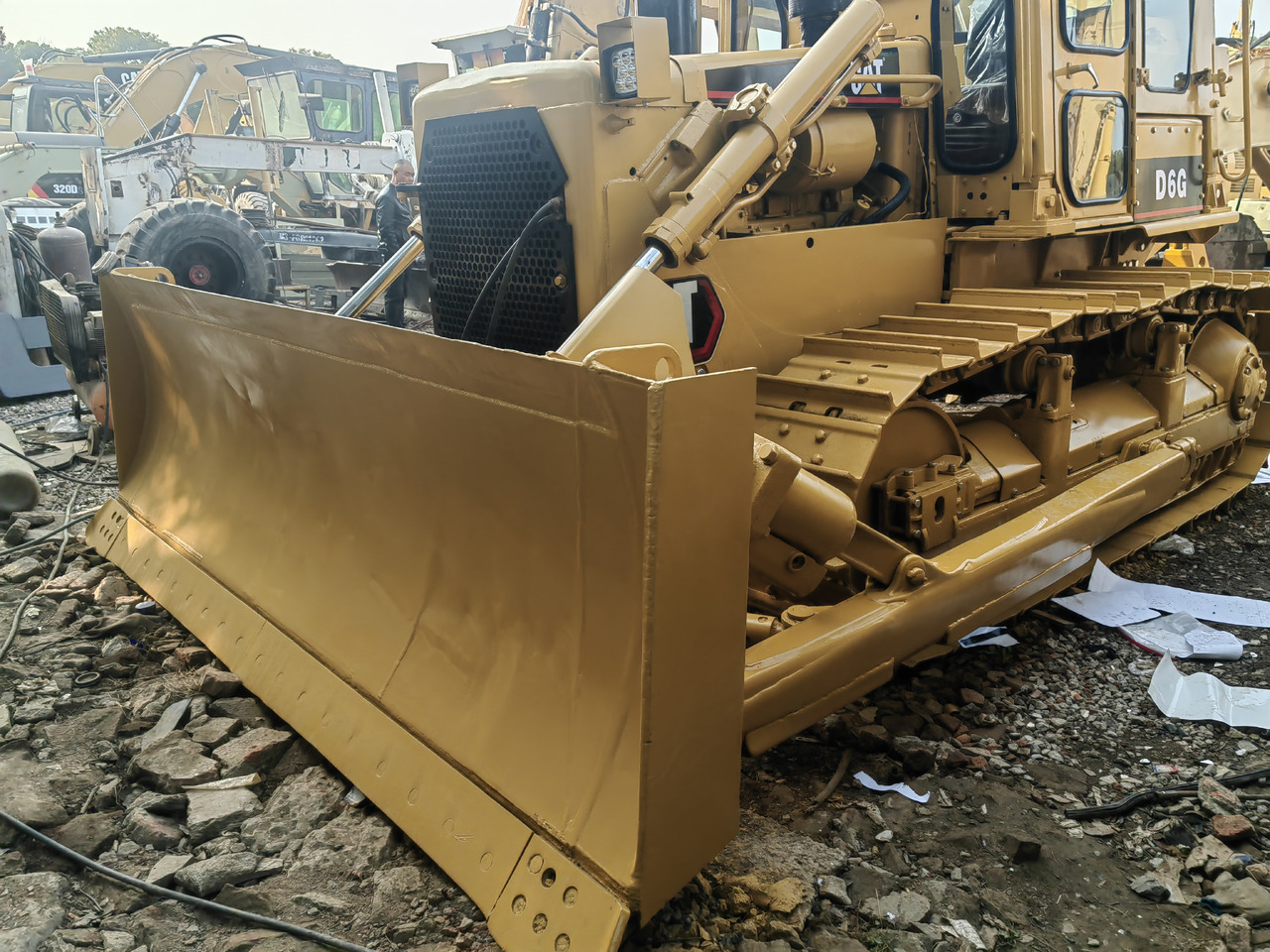 CAT D6G Bulldozer - Buldózer: 4 kép. CAT D6G Bulldozer - Buldózer: 4 kép.