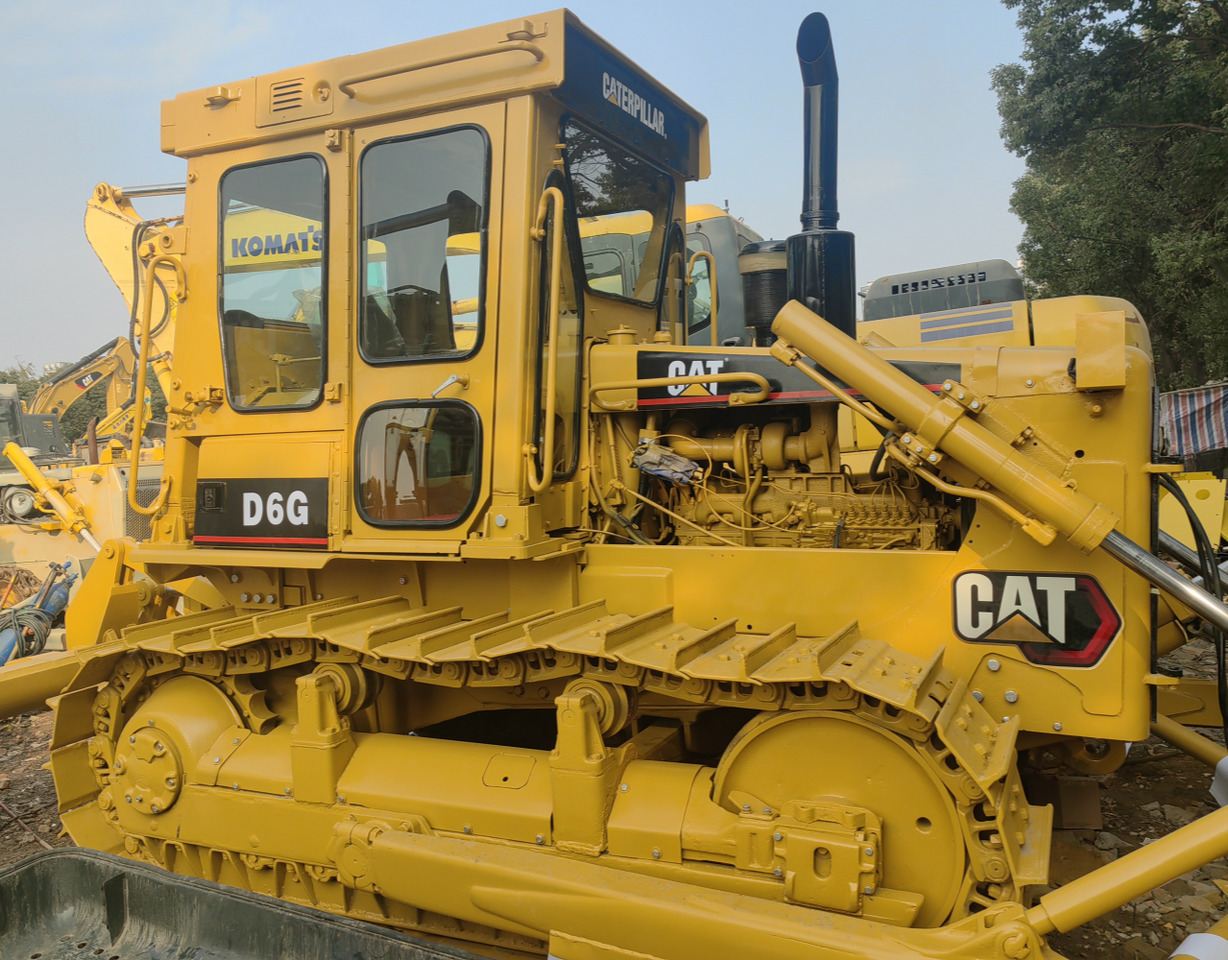 CAT D6G Bulldozer - Buldózer: 1 kép. CAT D6G Bulldozer - Buldózer: 1 kép.