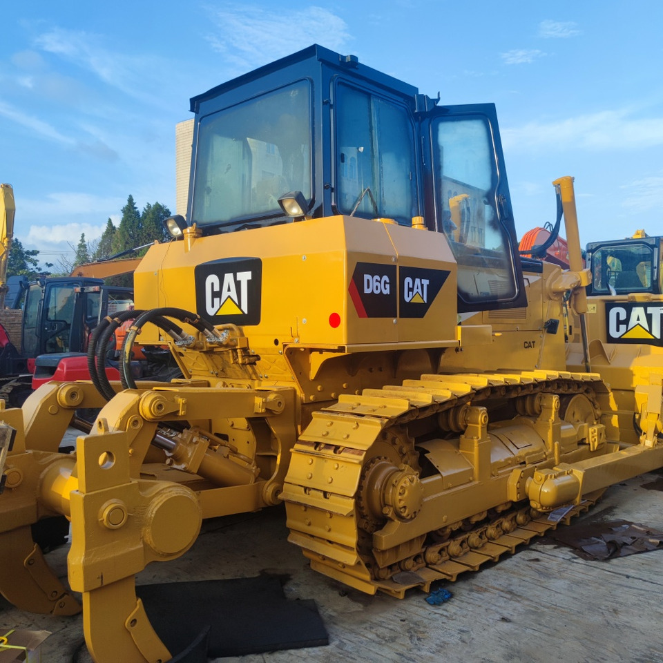 CAT D6G Bulldozer - Buldózer: 4 kép. CAT D6G Bulldozer - Buldózer: 4 kép.