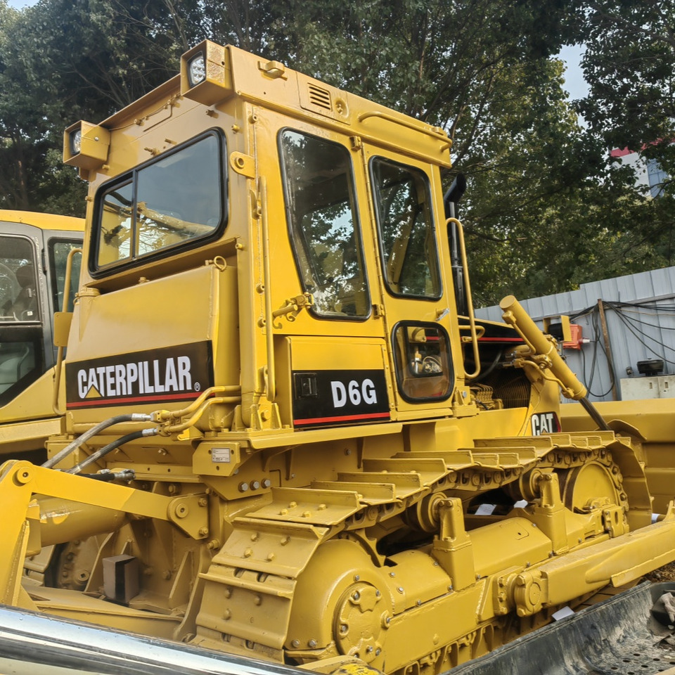 CAT D6G Bulldozer - Buldózer: 1 kép. CAT D6G Bulldozer - Buldózer: 1 kép.