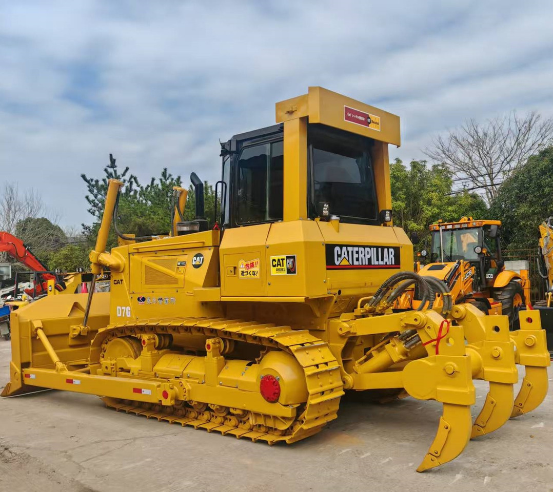 CAT D7G Bulldozer - Buldózer: 2 kép. CAT D7G Bulldozer - Buldózer: 2 kép.