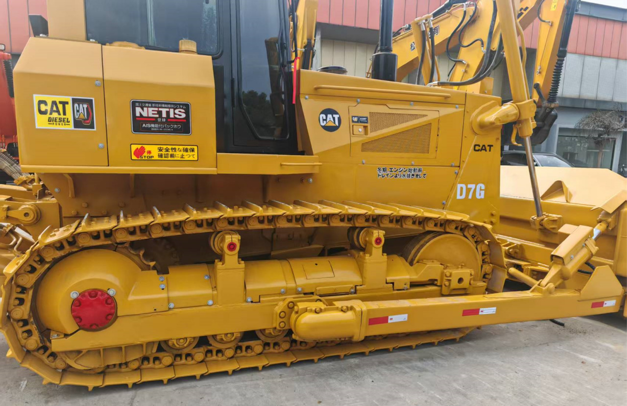 CAT D7G Bulldozer - Buldózer: 4 kép. CAT D7G Bulldozer - Buldózer: 4 kép.