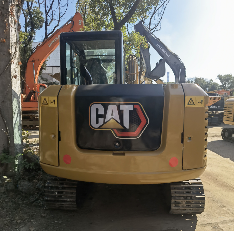 CATERPILLAR 306E2 - Minikotró: 2 kép. CATERPILLAR 306E2 - Minikotró: 2 kép.