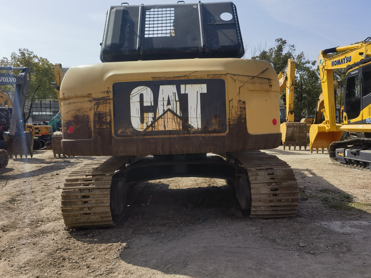 CATERPILLAR 323D - Lánctalpas kotró: 3 kép. CATERPILLAR 323D - Lánctalpas kotró: 3 kép.