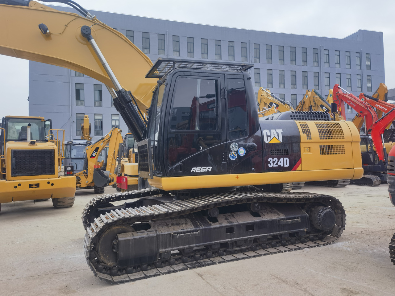 CATERPILLAR 324 D - Lánctalpas kotró: 4 kép. CATERPILLAR 324 D - Lánctalpas kotró: 4 kép.