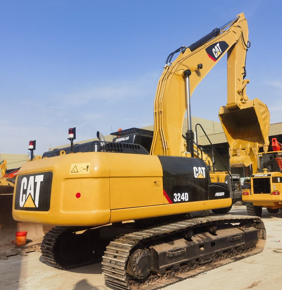 CATERPILLAR 324 D - Lánctalpas kotró: 1 kép. CATERPILLAR 324 D - Lánctalpas kotró: 1 kép.