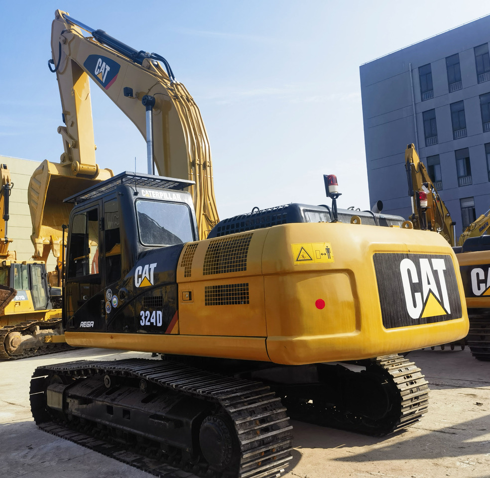CATERPILLAR 324 D - Lánctalpas kotró: 2 kép. CATERPILLAR 324 D - Lánctalpas kotró: 2 kép.