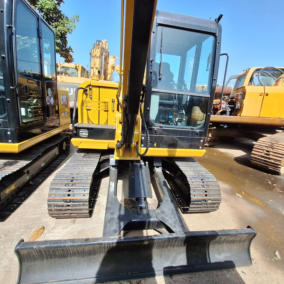 CATERPILLAR Cat 305.5E2 excavator - Minikotró: 3 kép. CATERPILLAR Cat 305.5E2 excavator - Minikotró: 3 kép.