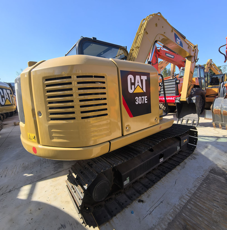 Cat 307E Excavator - Lánctalpas kotró: 2 kép. Cat 307E Excavator - Lánctalpas kotró: 2 kép.