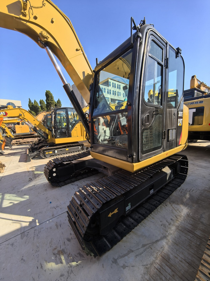Cat 307E Excavator - Lánctalpas kotró: 3 kép. Cat 307E Excavator - Lánctalpas kotró: 3 kép.