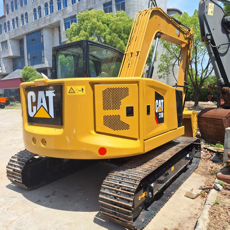 Cat 310 Excavator - Lánctalpas kotró: 2 kép. Cat 310 Excavator - Lánctalpas kotró: 2 kép.
