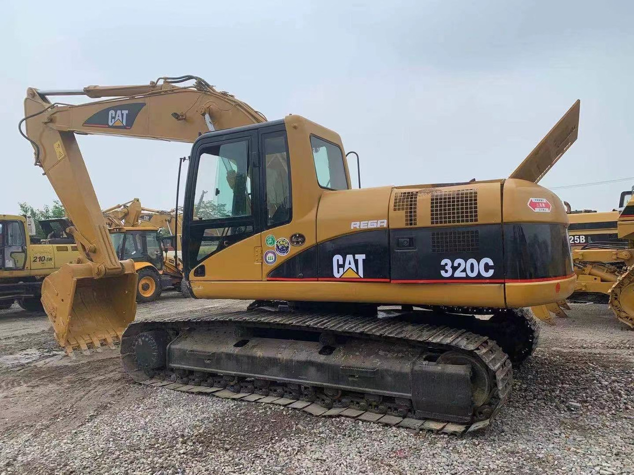 Cat 320c excavator - Lánctalpas kotró: 4 kép. Cat 320c excavator - Lánctalpas kotró: 4 kép.