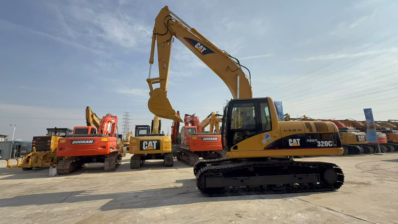 Cat 320cl excavator - Lánctalpas kotró: 4 kép. Cat 320cl excavator - Lánctalpas kotró: 4 kép.