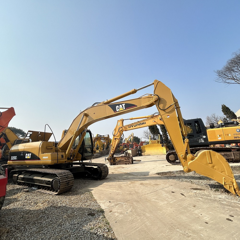 Cat 320cl excavator - Lánctalpas kotró: 1 kép. Cat 320cl excavator - Lánctalpas kotró: 1 kép.