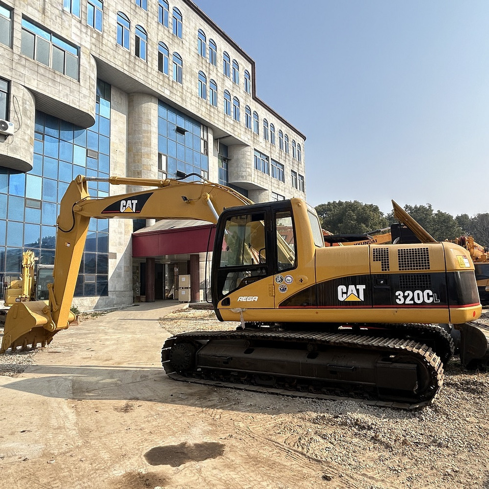 Cat 320cl excavator - Lánctalpas kotró: 3 kép. Cat 320cl excavator - Lánctalpas kotró: 3 kép.