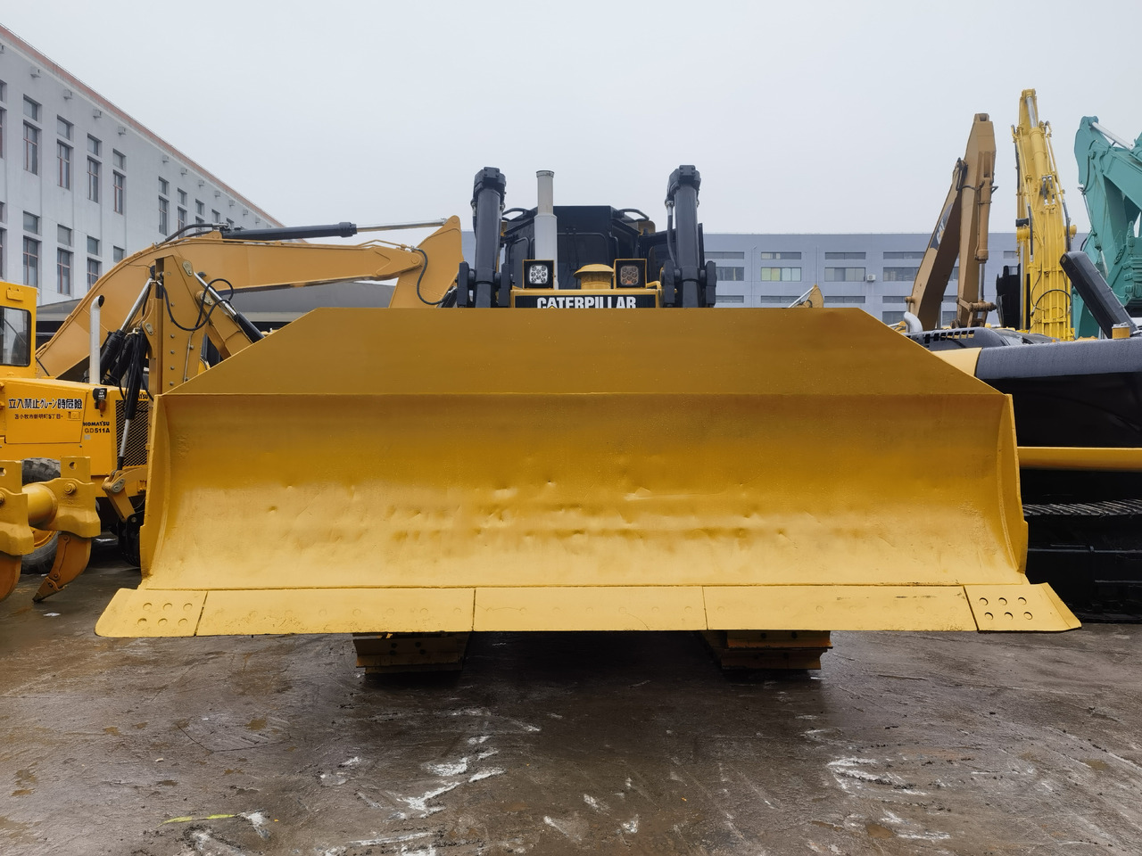 Caterpillar D7R Bulldozer - Buldózer: 2 kép. Caterpillar D7R Bulldozer - Buldózer: 2 kép.