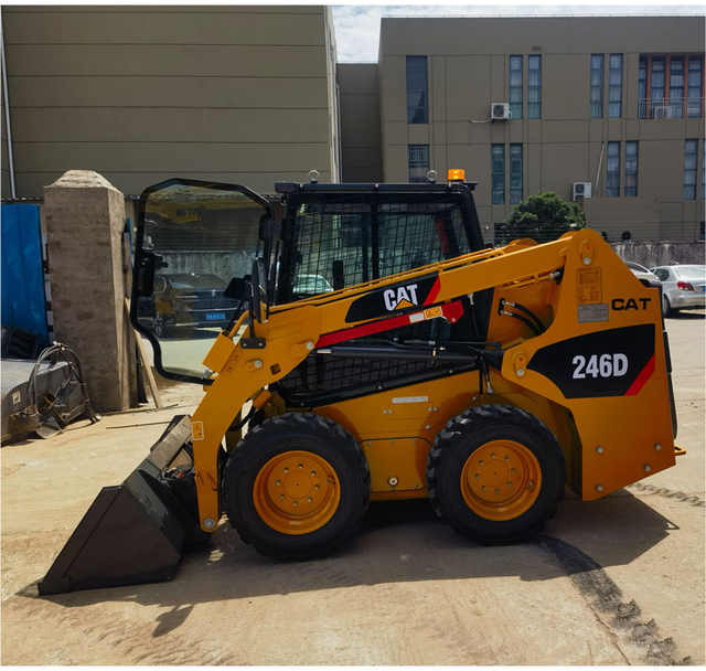 Cheap Price used caterpillar 246d mini skid steer cat 246C 246D hydraulic used skid loaders for sale - Mini homlokrakodó: 1 kép. Cheap Price used caterpillar 246d mini skid steer cat 246C 246D hydraulic used skid loaders for sale - Mini homlokrakodó: 1 kép.