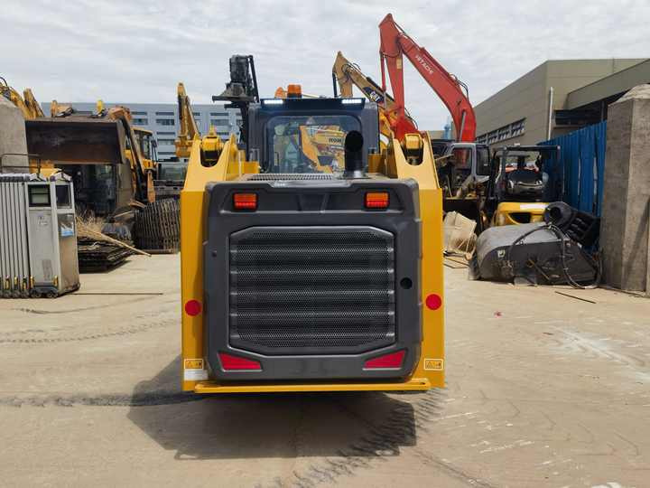 Cheap Price used caterpillar 246d mini skid steer cat 246C 246D hydraulic used skid loaders for sale - Mini homlokrakodó: 2 kép. Cheap Price used caterpillar 246d mini skid steer cat 246C 246D hydraulic used skid loaders for sale - Mini homlokrakodó: 2 kép.
