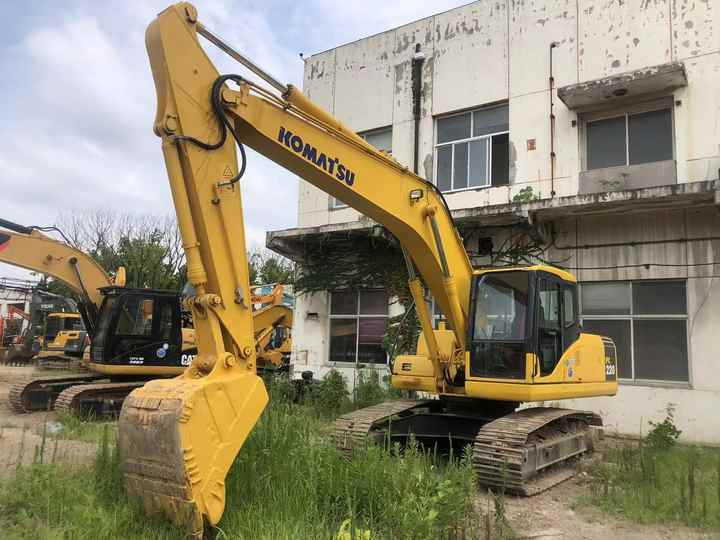 Cheap crawler excavator Komatsu PC220-7 hydraulic Excavator secondhand used komatsu pc 200-7 pc220-7 excavator for sale - Lánctalpas kotró: 5 kép. Cheap crawler excavator Komatsu PC220-7 hydraulic Excavator secondhand used komatsu pc 200-7 pc220-7 excavator for sale - Lánctalpas kotró: 5 kép.