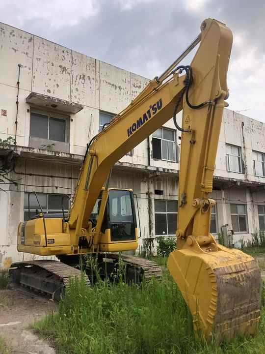 Cheap crawler excavator Komatsu PC220-7 hydraulic Excavator secondhand used komatsu pc 200-7 pc220-7 excavator for sale - Lánctalpas kotró: 2 kép. Cheap crawler excavator Komatsu PC220-7 hydraulic Excavator secondhand used komatsu pc 200-7 pc220-7 excavator for sale - Lánctalpas kotró: 2 kép.