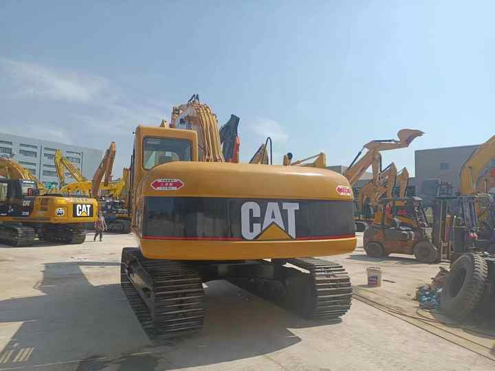 Construction Machinery CAT 320cl Hydraulic Crawler Excavator cat used 320cl excavator for sale - Lánctalpas kotró: 2 kép. Construction Machinery CAT 320cl Hydraulic Crawler Excavator cat used 320cl excavator for sale - Lánctalpas kotró: 2 kép.