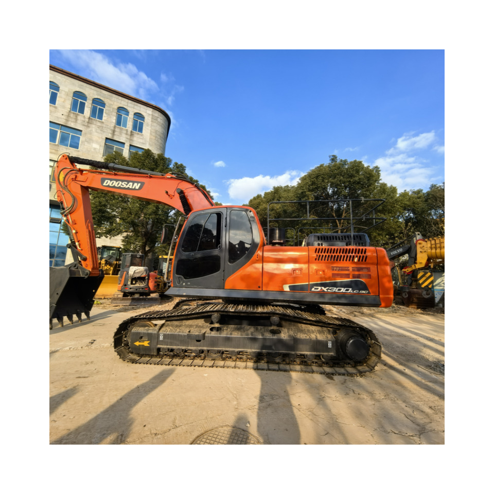 Doosan DX300LC Crawler Excavator - Lánctalpas kotró: 1 kép. Doosan DX300LC Crawler Excavator - Lánctalpas kotró: 1 kép.