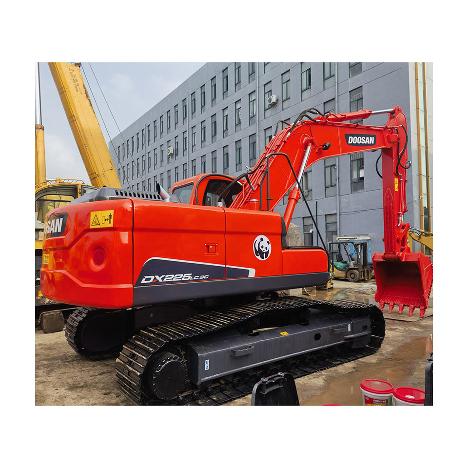 Doosan Dx225 Crawler Excavator - Lánctalpas kotró: 5 kép. Doosan Dx225 Crawler Excavator - Lánctalpas kotró: 5 kép.