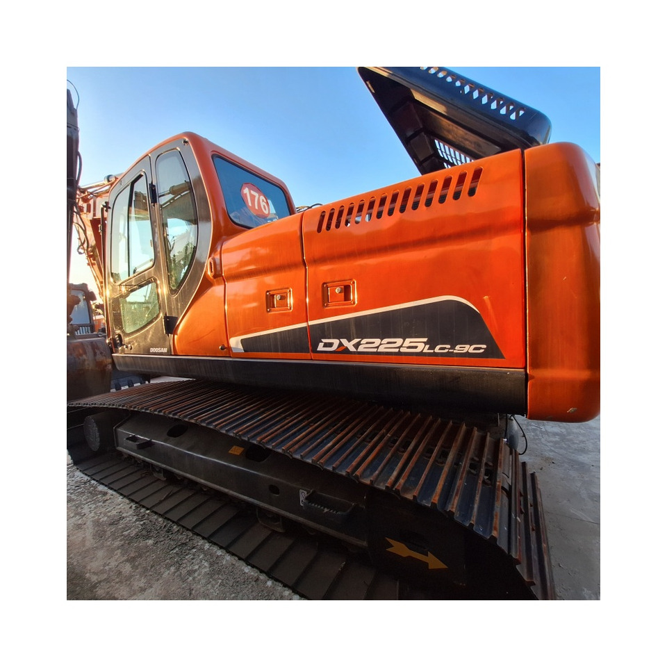 Doosan Dx225LC-9C Crawler Excavator - Lánctalpas kotró: 4 kép. Doosan Dx225LC-9C Crawler Excavator - Lánctalpas kotró: 4 kép.