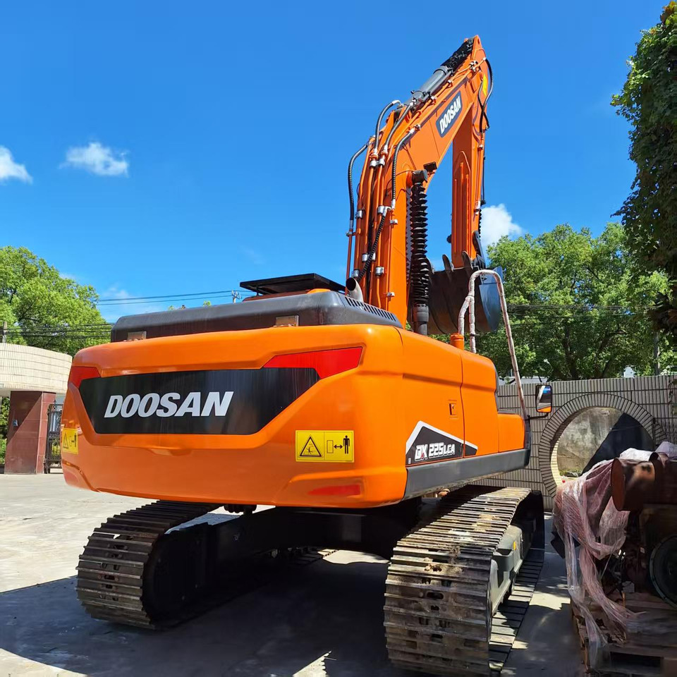 Doosan Dx225LCA Crawler Excavator - Lánctalpas kotró: 2 kép. Doosan Dx225LCA Crawler Excavator - Lánctalpas kotró: 2 kép.