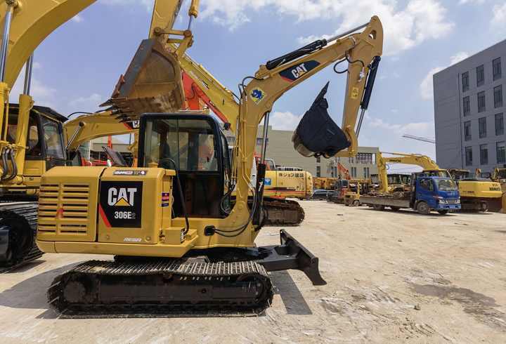 Good Condition Mini Excavator 7.5Ton Cat 306e2 Hydraulic Crawler second hand Mini digger For Sale - Lánctalpas kotró: 2 kép. Good Condition Mini Excavator 7.5Ton Cat 306e2 Hydraulic Crawler second hand Mini digger For Sale - Lánctalpas kotró: 2 kép.