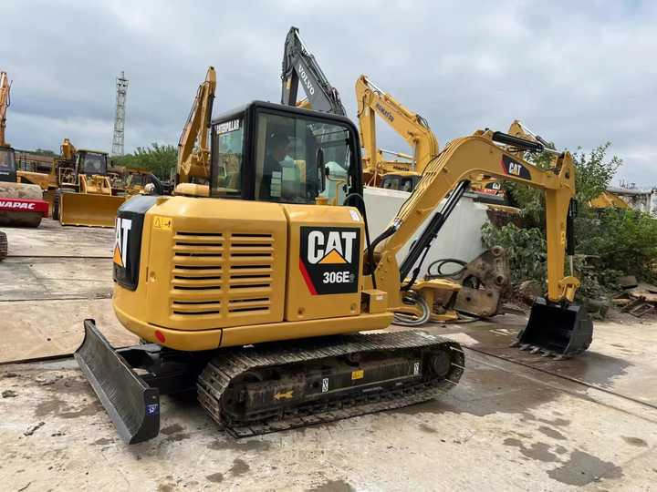 Good condition high quality original design second hand excavator CAT306E2 cat 305.5 hydraulic crawler digger for sale - Lánctalpas kotró: 3 kép. Good condition high quality original design second hand excavator CAT306E2 cat 305.5 hydraulic crawler digger for sale - Lánctalpas kotró: 3 kép.