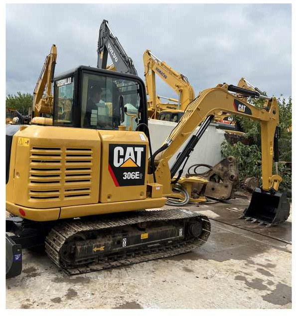 High Quality Second hand Excavator CAT 305.5E2 306E2 Provide Forwarder For Customs Clearance - Lánctalpas kotró: 1 kép. High Quality Second hand Excavator CAT 305.5E2 306E2 Provide Forwarder For Customs Clearance - Lánctalpas kotró: 1 kép.
