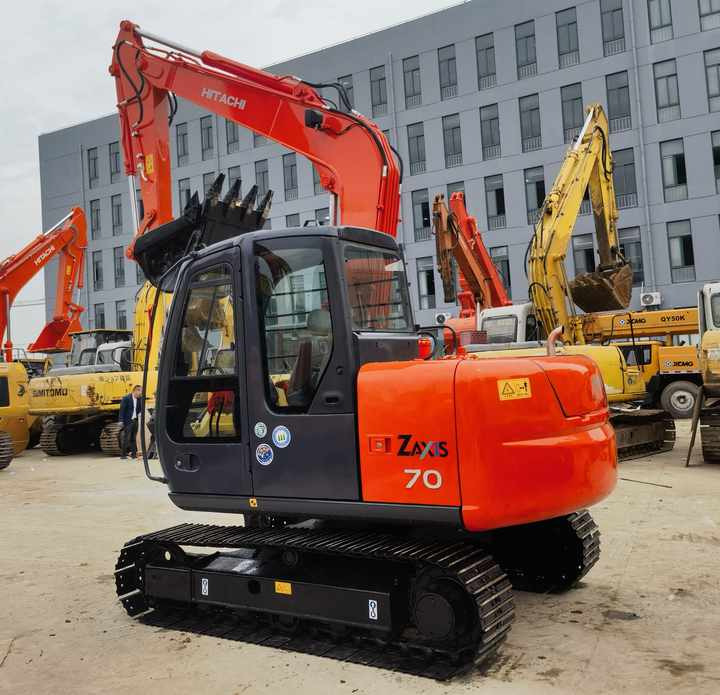 High Quality and good performance Used Japan Hitachi ZX70 Excavator second Hand excavator for sale in china - Lánctalpas kotró: 5 kép. High Quality and good performance Used Japan Hitachi ZX70 Excavator second Hand excavator for sale in china - Lánctalpas kotró: 5 kép.