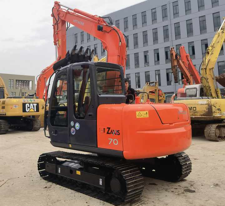 High Quality and good performance Used Japan Hitachi ZX70 Excavator second Hand excavator for sale in china - Lánctalpas kotró: 4 kép. High Quality and good performance Used Japan Hitachi ZX70 Excavator second Hand excavator for sale in china - Lánctalpas kotró: 4 kép.