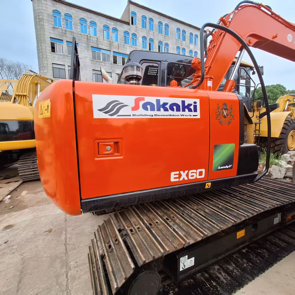 Hitachi EX60 Excavator - Lánctalpas kotró: 4 kép. Hitachi EX60 Excavator - Lánctalpas kotró: 4 kép.